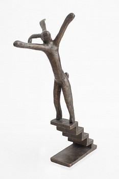 guy du toit showman hare to crowd bronze 34.5 x 13.5 x 22.5 cm c liz whitter