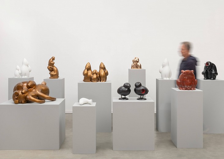 Brett Murray, Artist portrait with sculptures (c) Mike Hall MR (4) web