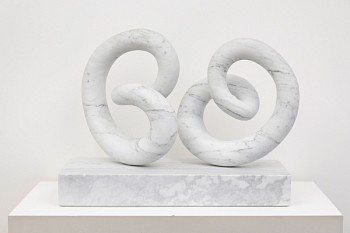 William Peers, Forelle, Carrara marble, 46 x 62 x 25 cm Damian Griffiths
