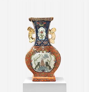 Lucinda Mudge, Feel This Moment, ceramic, gold lustre, 52 cm high HR (c) L Mudge (1)